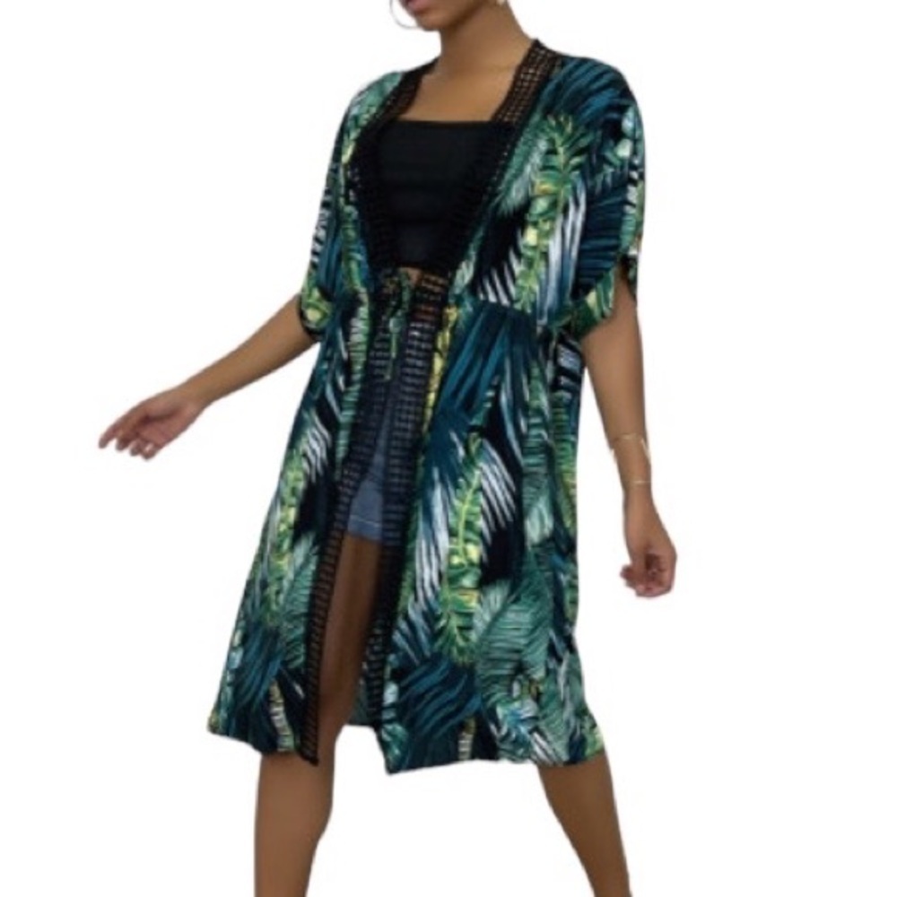 Bisou’s Project Mid-Length Green Kimono With Lace Trim And Palm Tree Print Small